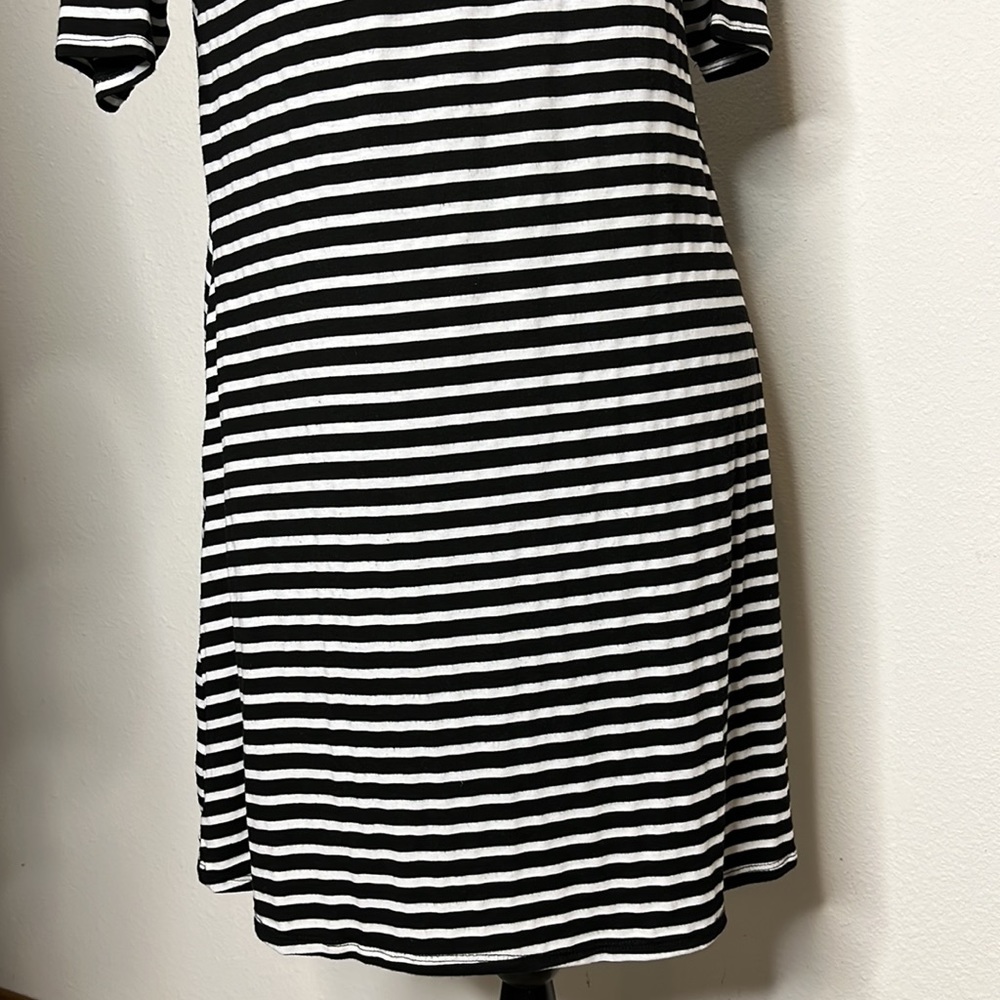 Vanity size Medium black and white striped dress with pockets - Picture 7 of 8